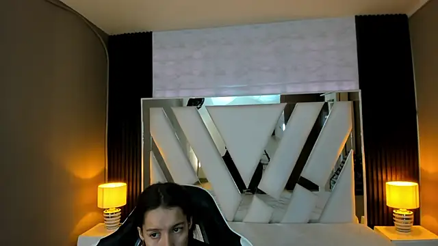 Linda4Petite online show from February 15, 2026, 1:32 pm