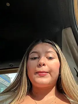 lunablossom  online show from October 19, 2025, 8:11 pm