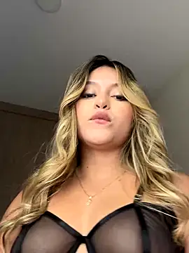 lunablossom  online show from September 19, 2025, 10:36 pm