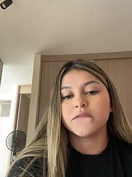 lunablossom  online show from February 9, 2026, 7:56 pm