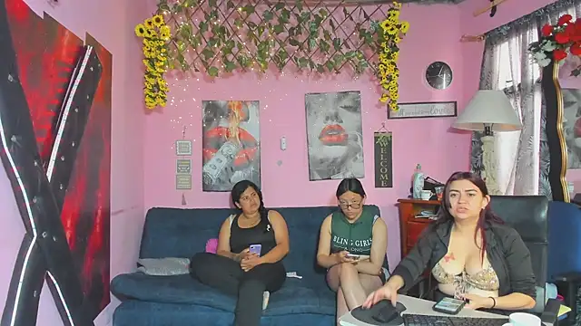 lesbiancuple online show from April 1, 2026, 1:41 pm