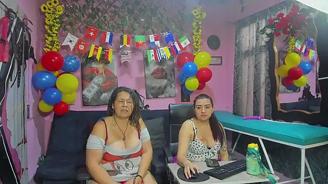 lesbiancuple online show from June 22, 2026, 12:13 pm