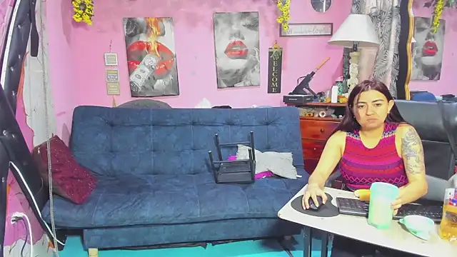 lesbiancuple online show from May 7, 2026, 11:57 am