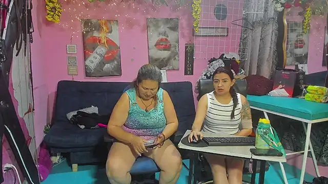 lesbiancuple online show from June 11, 2026, 12:13 pm