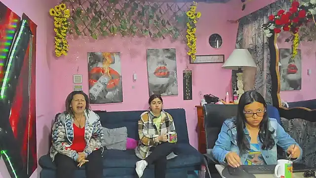lesbiancuple online show from April 15, 2026, 12:10 pm