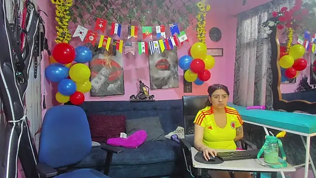 lesbiancuple online show from June 17, 2026, 12:15 pm