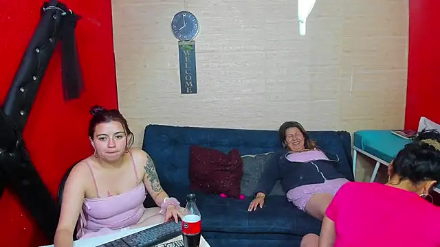 lesbiancuple online show from October 2, 2025, 12:58 am