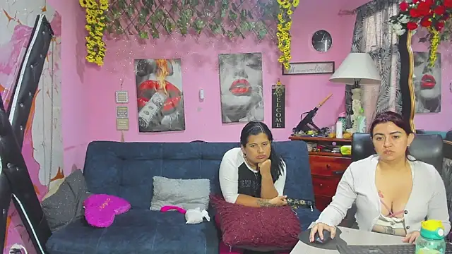 lesbiancuple online show from April 28, 2026, 12:09 pm