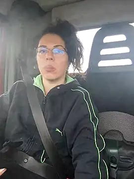 SquirtyMellissaLabia online show from October 16, 2025, 7:05 am