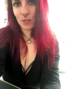 LunaMoongirl online show from November 4, 2025, 2:32 pm