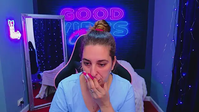 KarinaNoir online show from August 5, 2026, 3:55 am