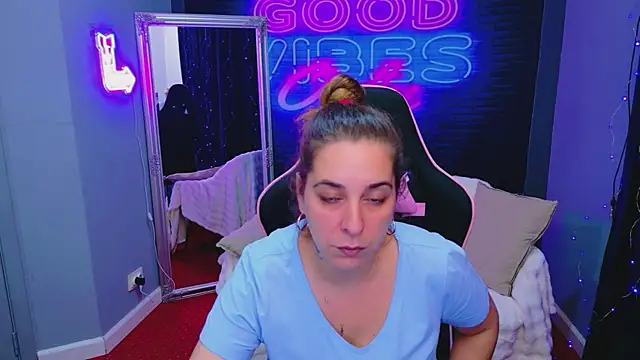 KarinaNoir online show from July 28, 2026, 3:47 am