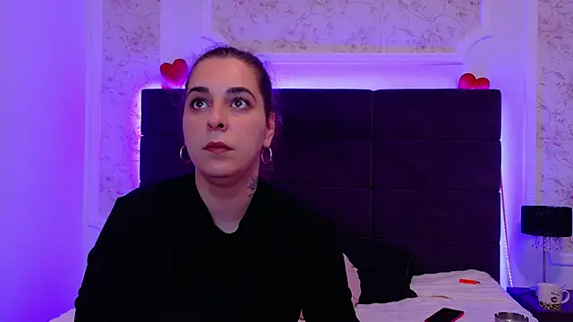 KarinaNoir online show from May 14, 2026, 3:47 am