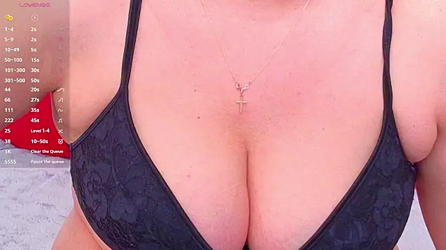 KarinaNoir online show from June 19, 2026, 3:56 am