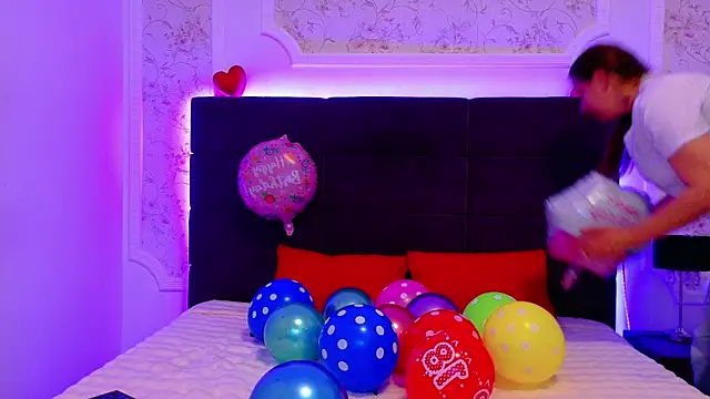 KarinaNoir online show from May 26, 2026, 3:48 am