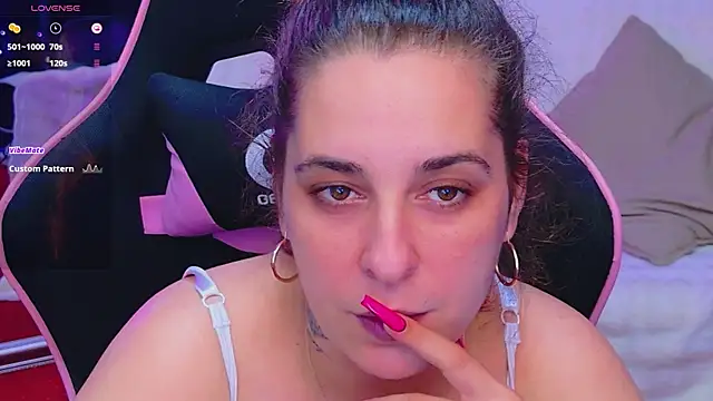 KarinaNoir online show from August 6, 2026, 2:28 am