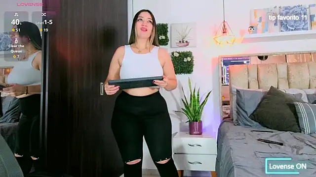 Dulce Morrys online show from June 11, 2026, 11:24 pm