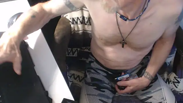 Snapshot of QueenDenizeAndTheCaptain chatting on September 11, 2025, 3:39 am QueenDenizeAndTheCaptain online show from September 11, 2025, 3:39 am