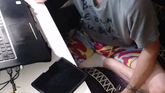 Snapshot of QueenDenizeAndTheCaptain chatting on September 20, 2025, 4:50 am QueenDenizeAndTheCaptain online show from September 20, 2025, 4:50 am