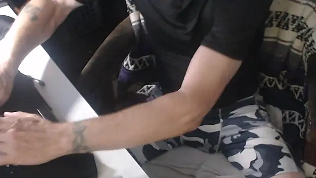 Snapshot of QueenDenizeAndTheCaptain chatting on October 6, 2025, 9:10 am QueenDenizeAndTheCaptain online show from October 6, 2025, 9:10 am