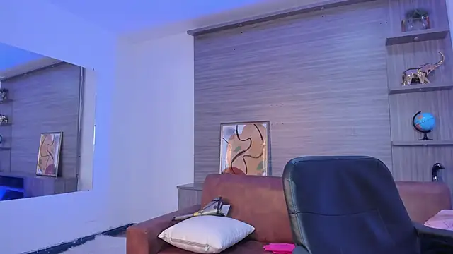 kimbrownn online show from March 14, 2025, 9:54 pm