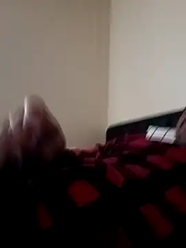 yellowwetfox online show from November 22, 2025, 9:57 pm