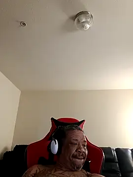 Snapshot of yellowwetfox chatting on March 16, 2026, 4:10 pm yellowwetfox online show from March 16, 2026, 4:10 pm