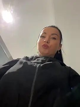 CrazzyChicks online show from May 10, 2026, 5:55 am