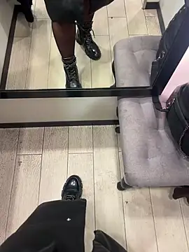 CrazzyChicks online show from October 8, 2025, 6:37 am