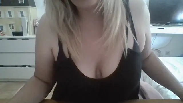 Snapshot of BondageGirl35 chatting on August 5, 2026, 2:55 pm BondageGirl35 online show from August 5, 2026, 2:55 pm
