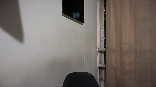 romeolovedark online show from May 7, 2026, 5:22 am