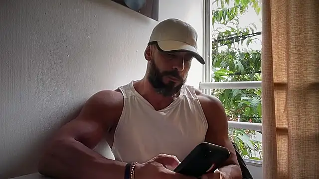 romeolovedark online show from June 26, 2026, 4:02 pm