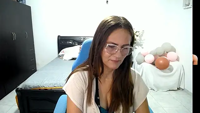 Xiimen online show from September 17, 2025, 10:01 pm