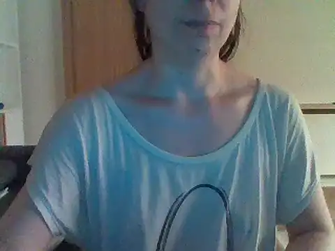 Snapshot of Moi_Lina chatting on August 1, 2026, 10:41 pm Moi Lina online show from August 1, 2026, 10:41 pm