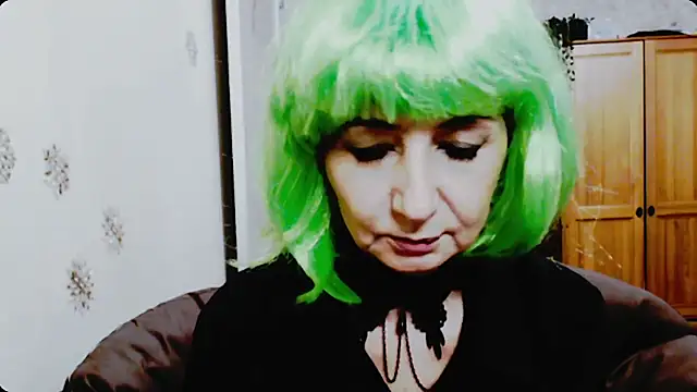 AnnieEltgant online show from December 4, 2025, 2:27 pm