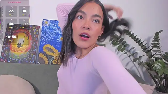 TIFFANYRUSSO online show from May 5, 2026, 4:48 am