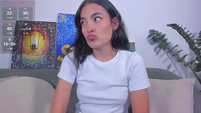 TIFFANYRUSSO online show from April 29, 2026, 4:38 am