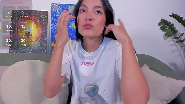 TIFFANYRUSSO online show from March 6, 2026, 5:02 am