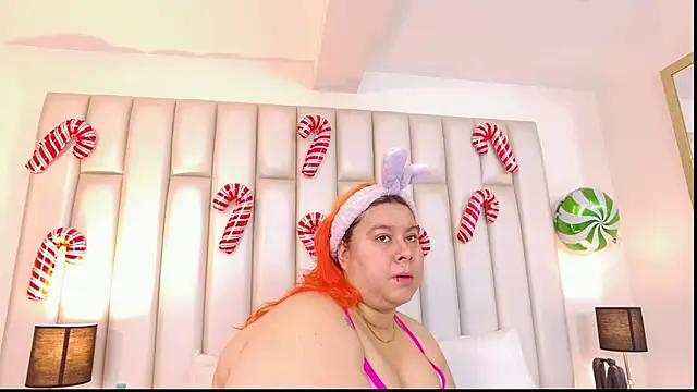 aandreaperez online show from December 19, 2025, 11:34 am