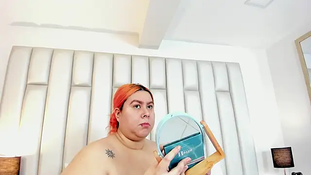 aandreaperez online show from October 6, 2025, 11:33 am