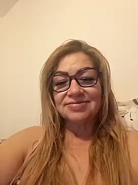gisela27 online show from April 8, 2026, 2:57 am