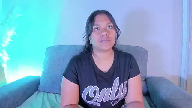 Snapshot of ale_cam chatting on June 22, 2026, 9:34 pm ale cam online show from June 22, 2026, 9:34 pm