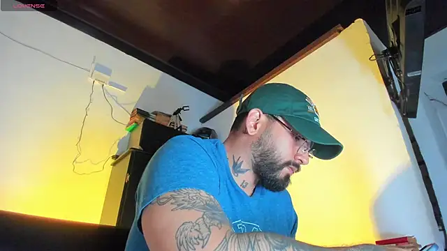 CamiloGray  online show from October 4, 2025, 1:23 pm