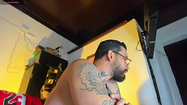 CamiloGray  online show from October 5, 2025, 1:57 pm