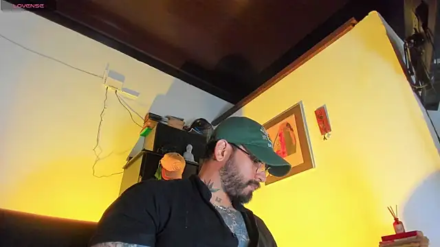 CamiloGray  online show from November 17, 2025, 2:32 pm