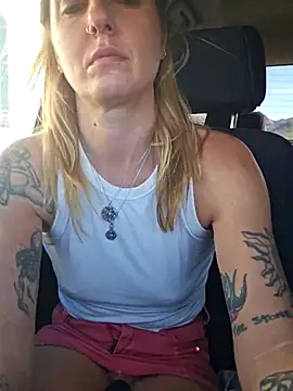 SheIsSomething online show from October 22, 2025, 9:57 pm