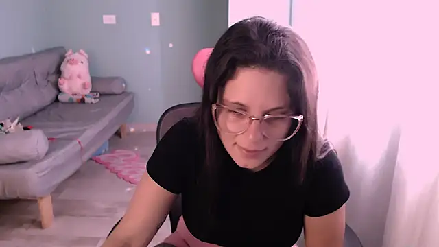 DoctoraMica online show from October 16, 2025, 5:43 pm