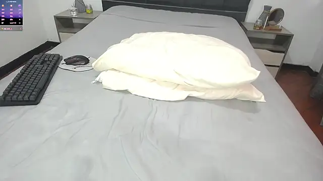 Emmy sanderss online show from November 30, 2025, 3:24 pm