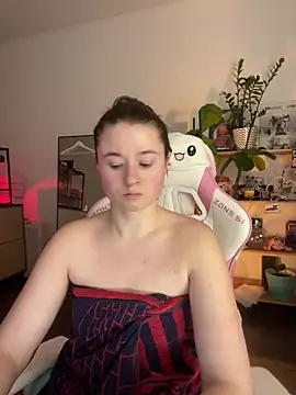 Snapshot of sweetest_pie chatting on March 5, 2026, 10:59 pm sweetest pie online show from March 5, 2026, 10:59 pm