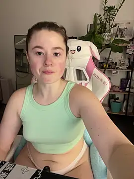 Snapshot of sweetest_pie chatting on February 26, 2026, 10:43 pm sweetest pie online show from February 26, 2026, 10:43 pm